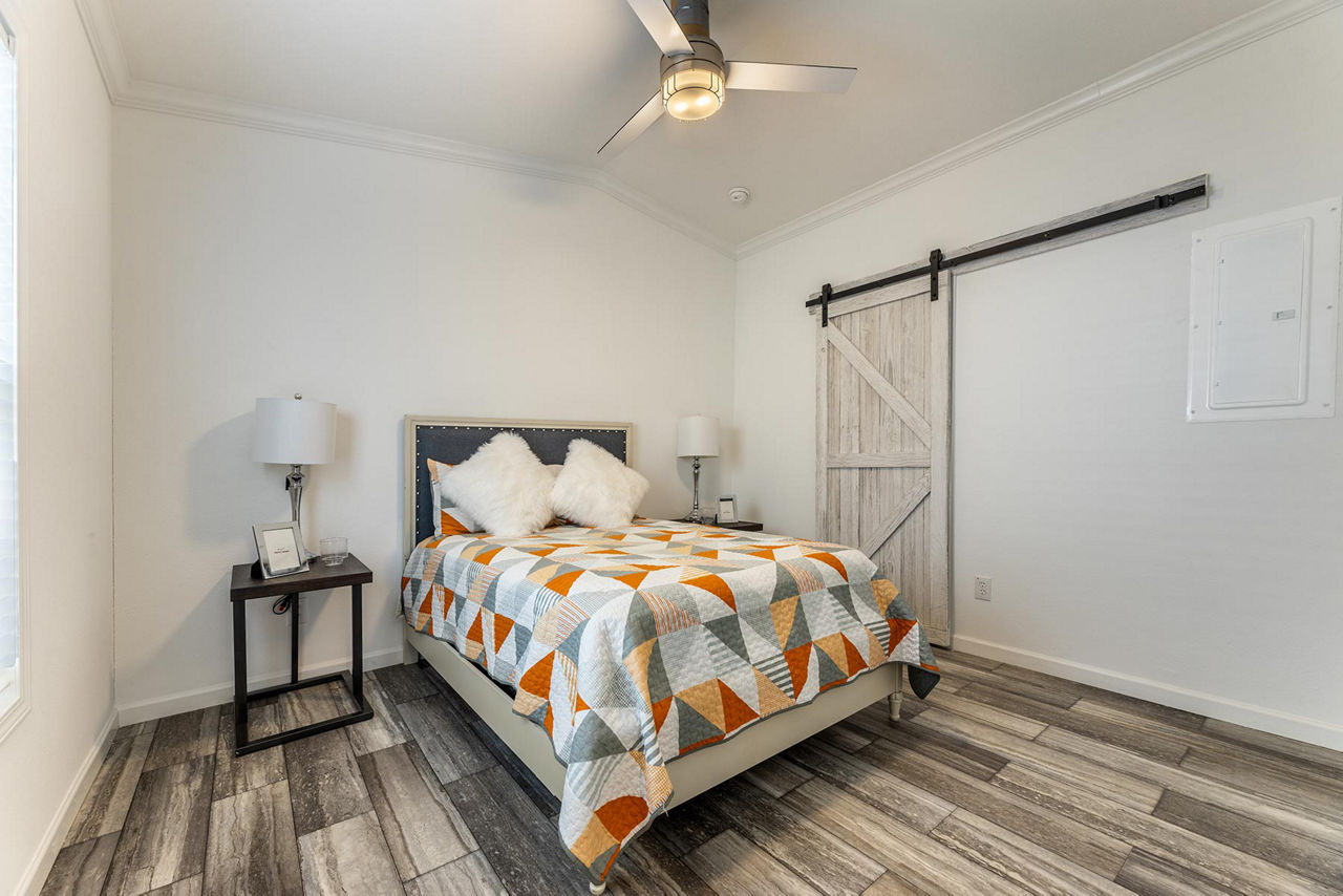 Innovation in1650h11059 bedroom home features