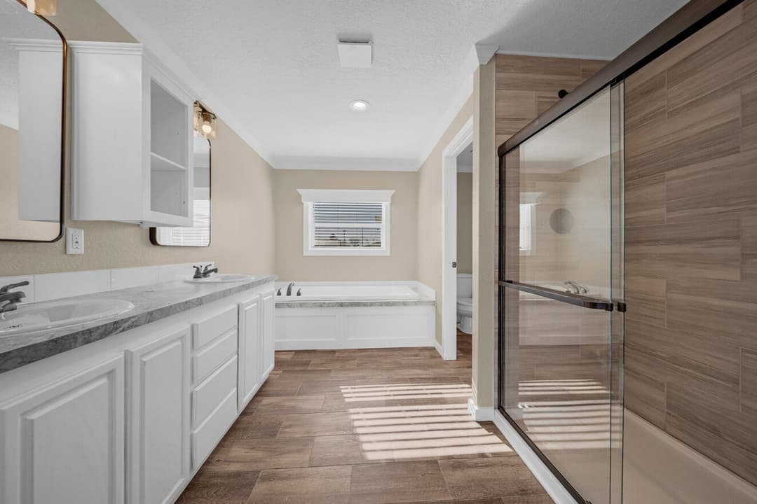 Sapphire 28663a bathroom home features