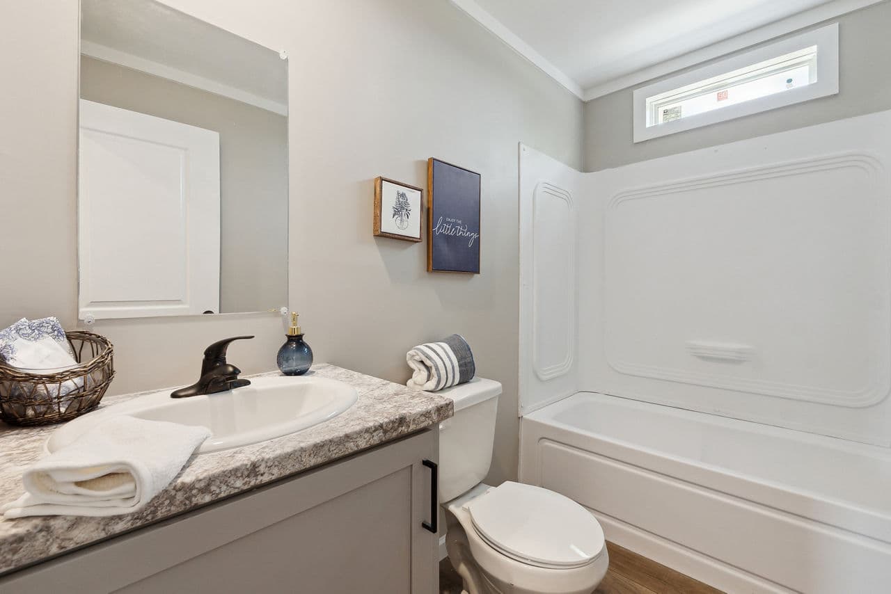 Gateway 2856a bathroom home features