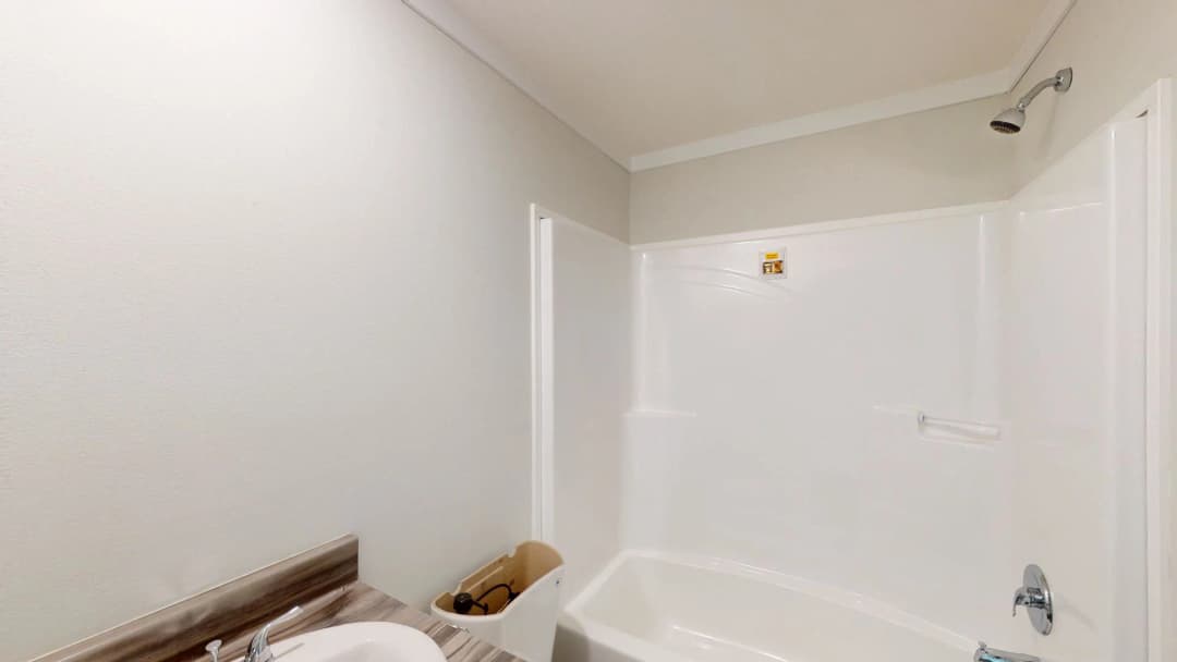 Pri1680-102 bathroom home features