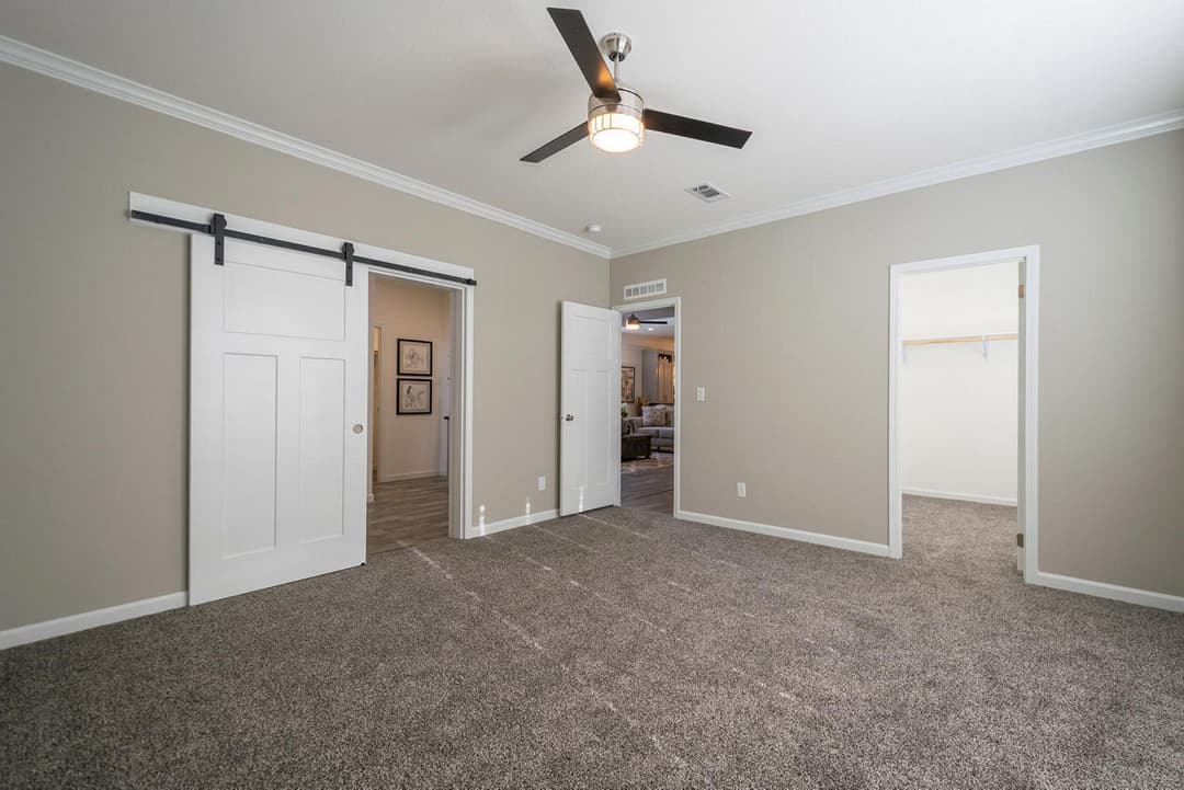 Innovation 3268c bedroom home features
