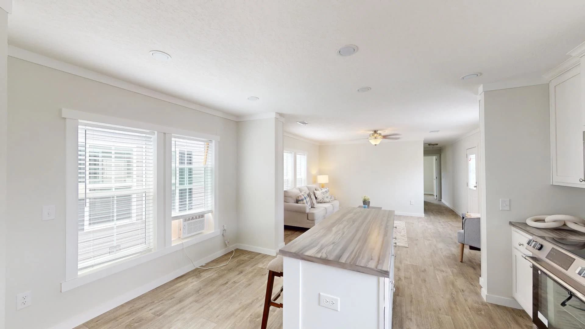 Pri1680-102 kitchen home features
