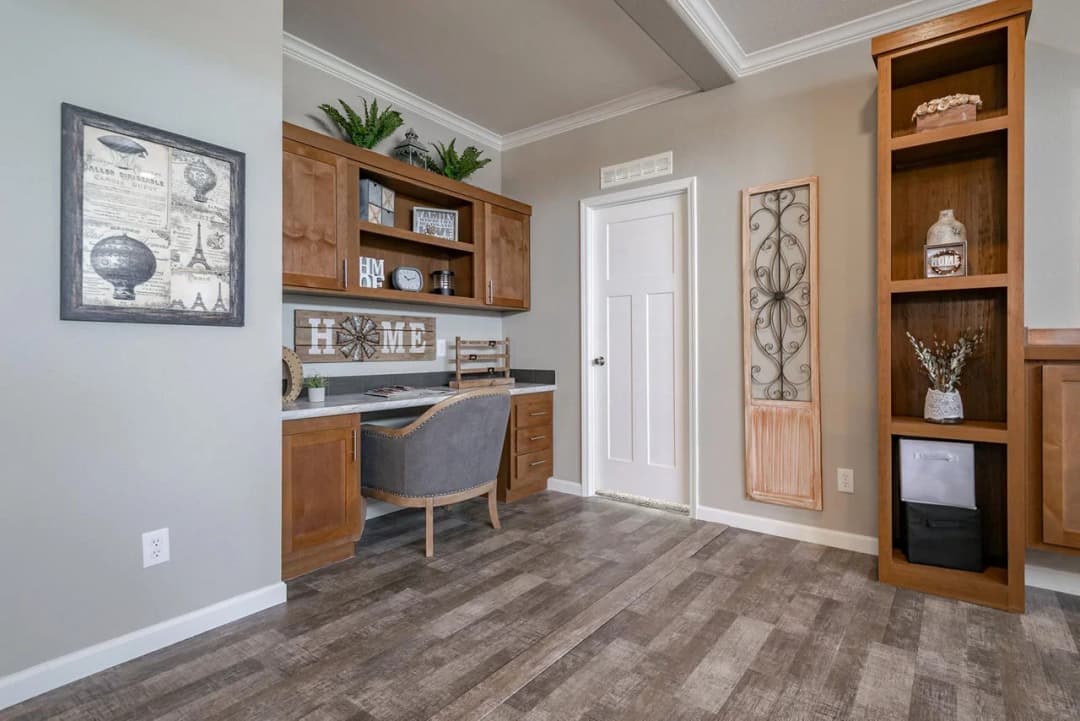 Innovation in3268h32052 interior home features