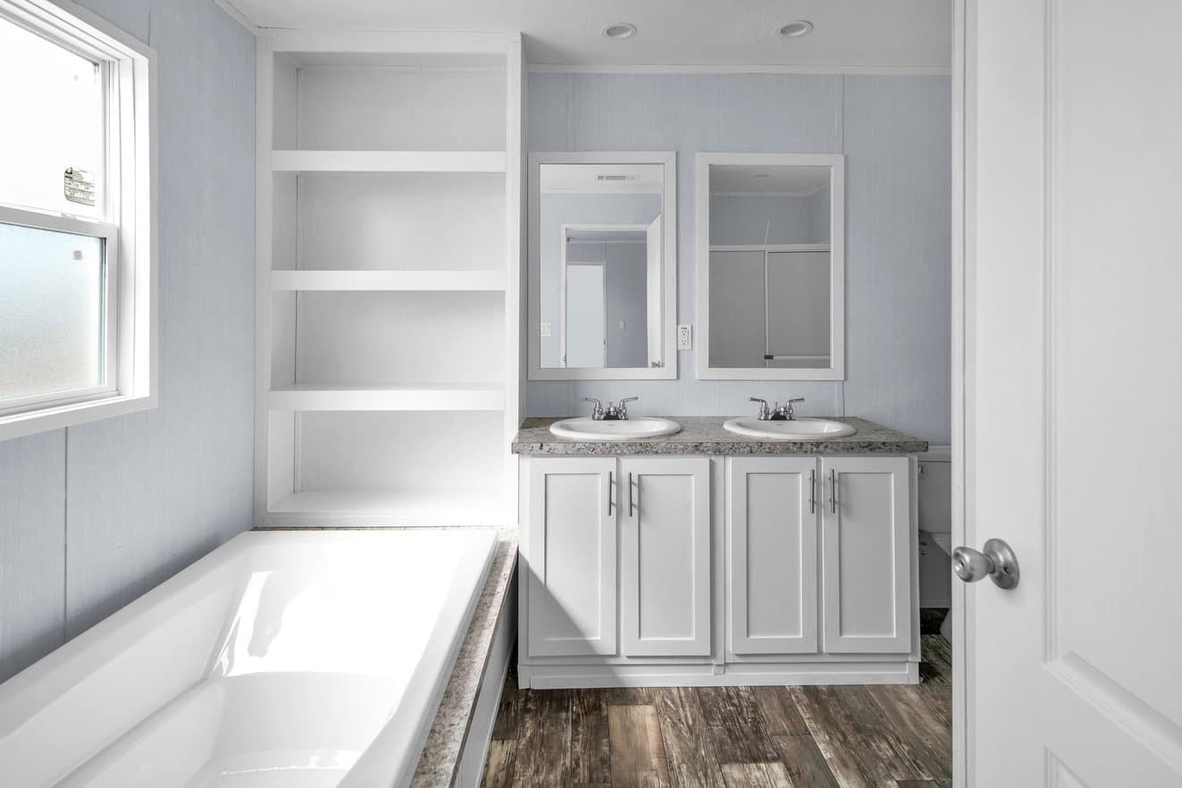 Alamo lite 16763r bathroom home features