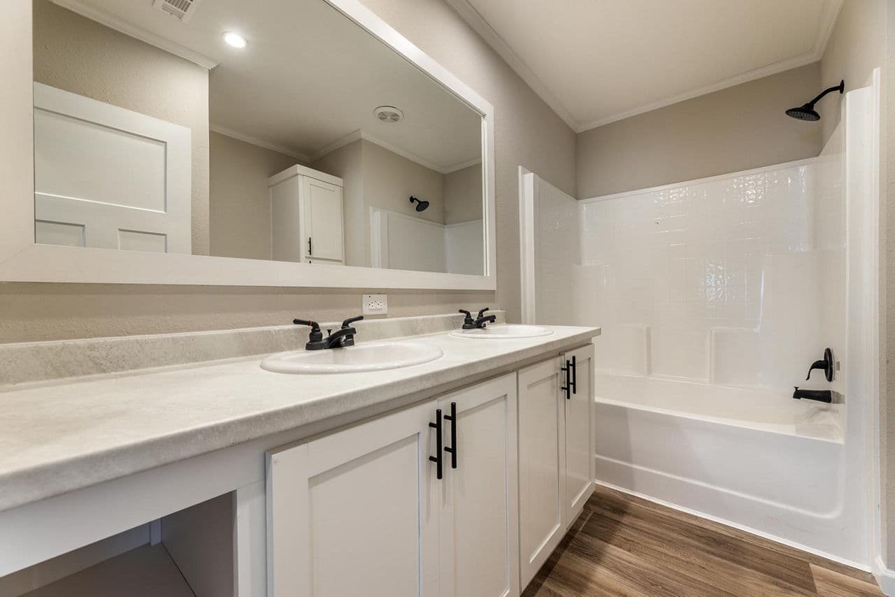 Innovation 3256h bathroom home features