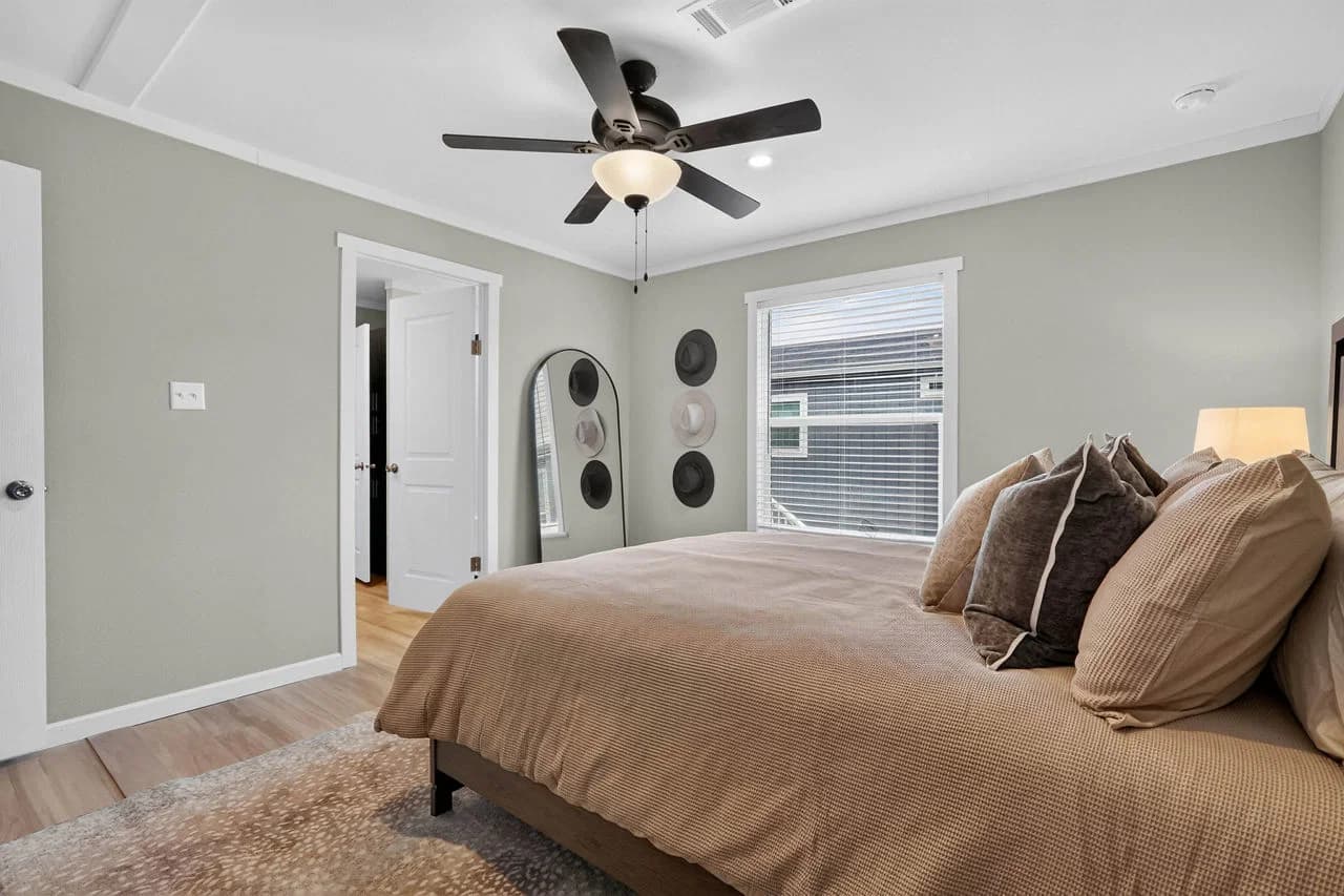 Nm1876a bedroom home features
