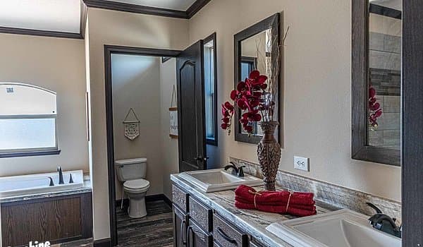 Pri3268-2004 bathroom home features