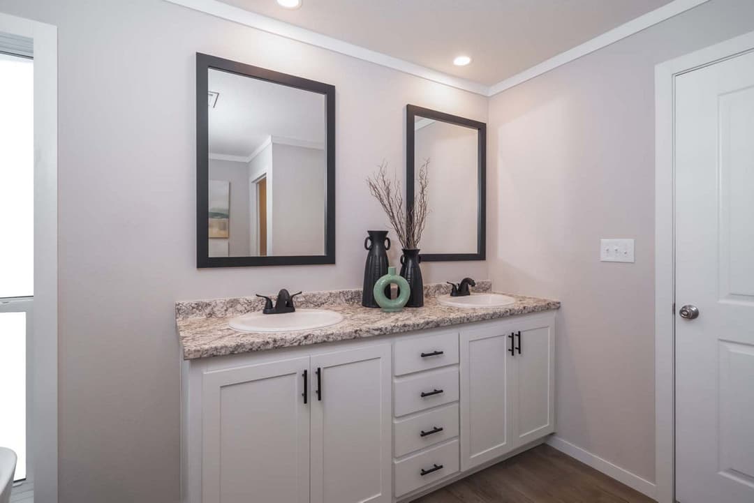 Bourbon lot #27 bathroom home features