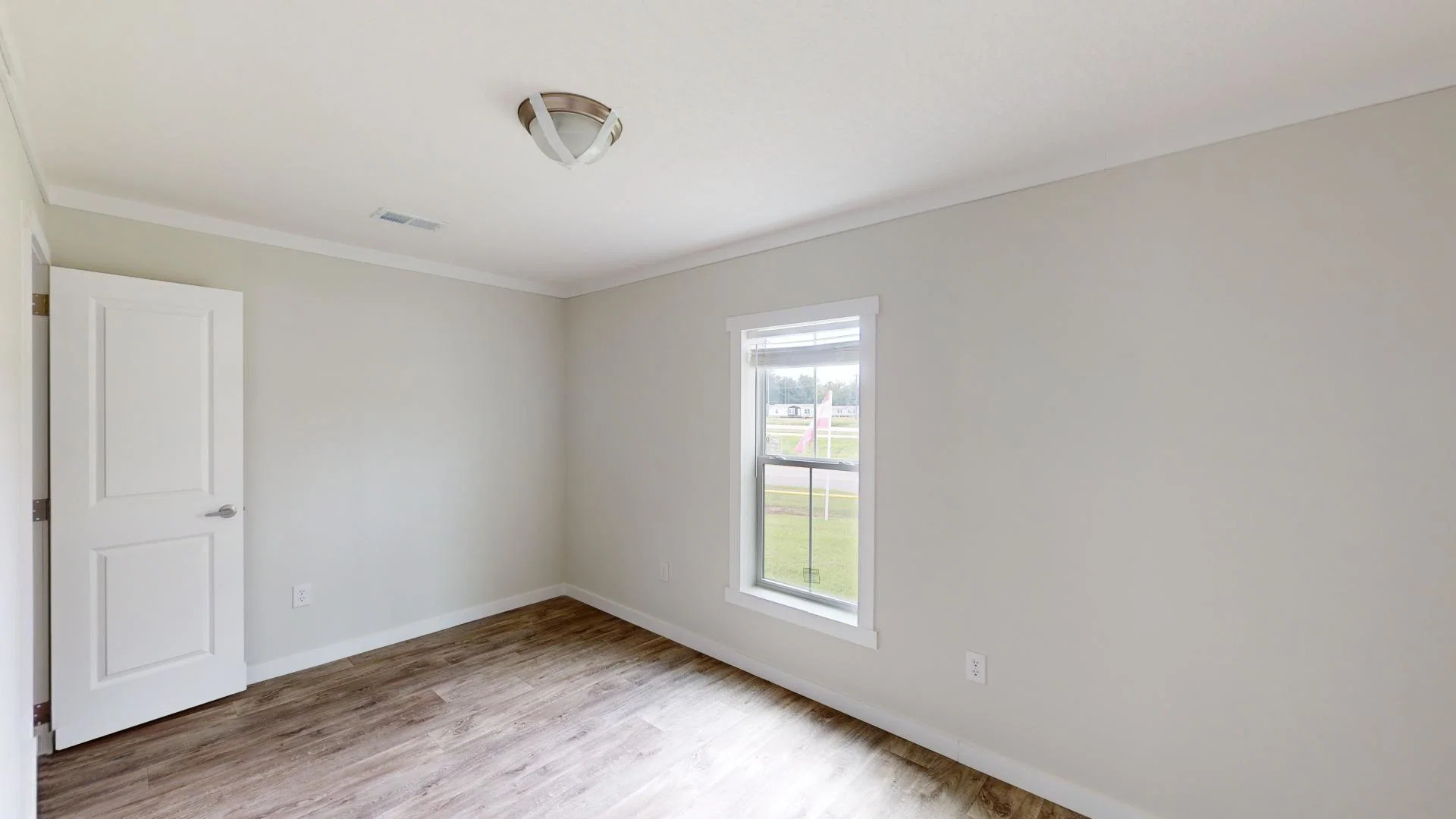 Pri1680-102 bedroom home features