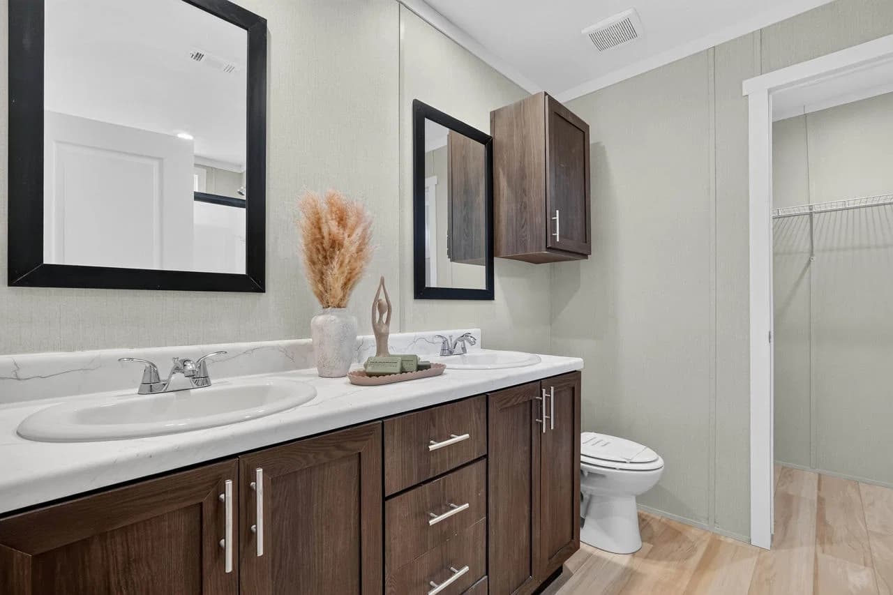 Nm1876a bathroom home features