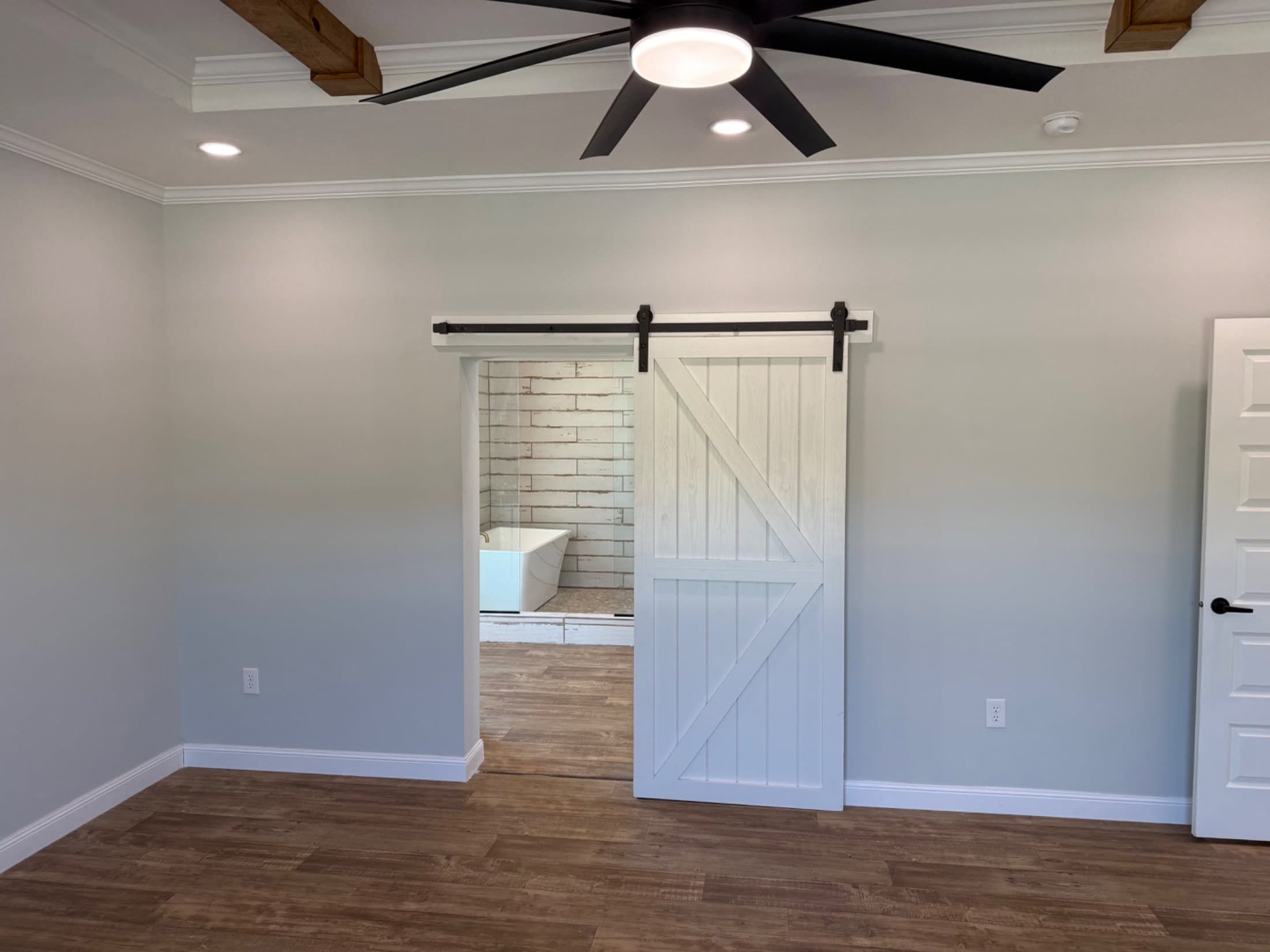 Custom sunshine 2043 lot 16  home features