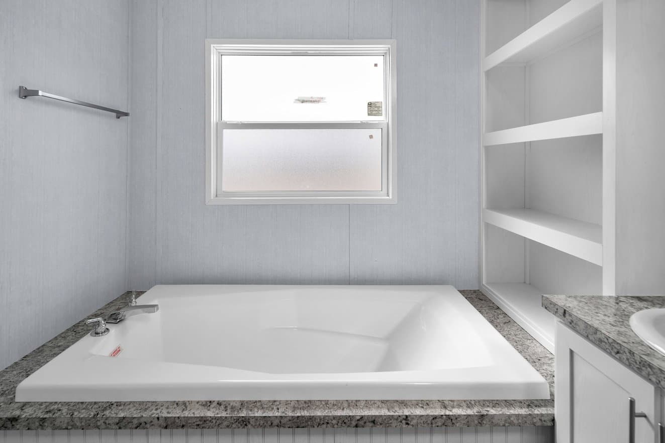 Alamo lite 16763r bathroom home features