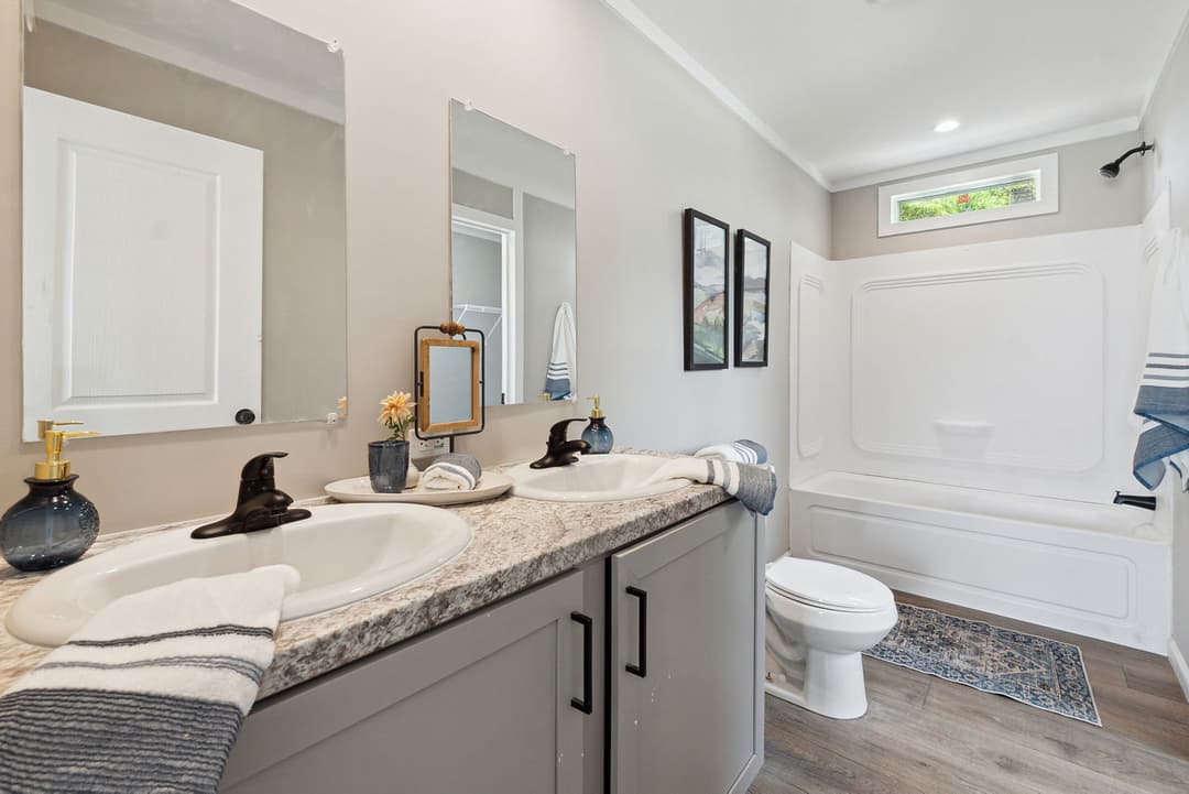 Gateway 2856a bathroom home features
