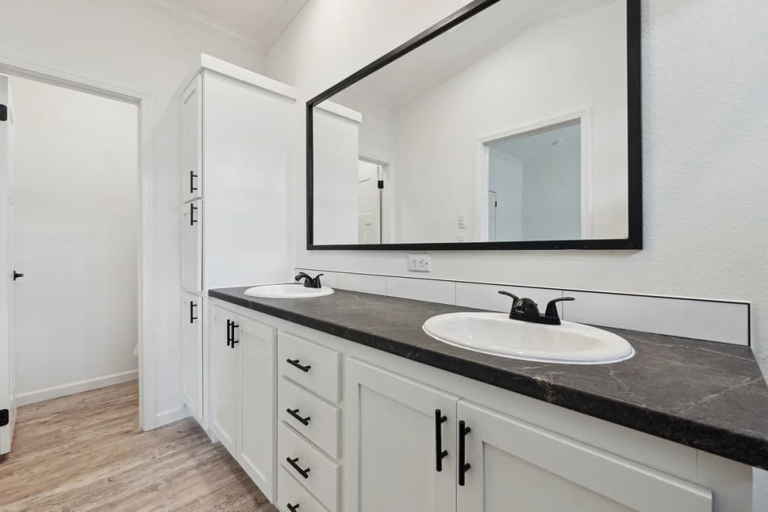 Innovation in1868h22177 bathroom home features