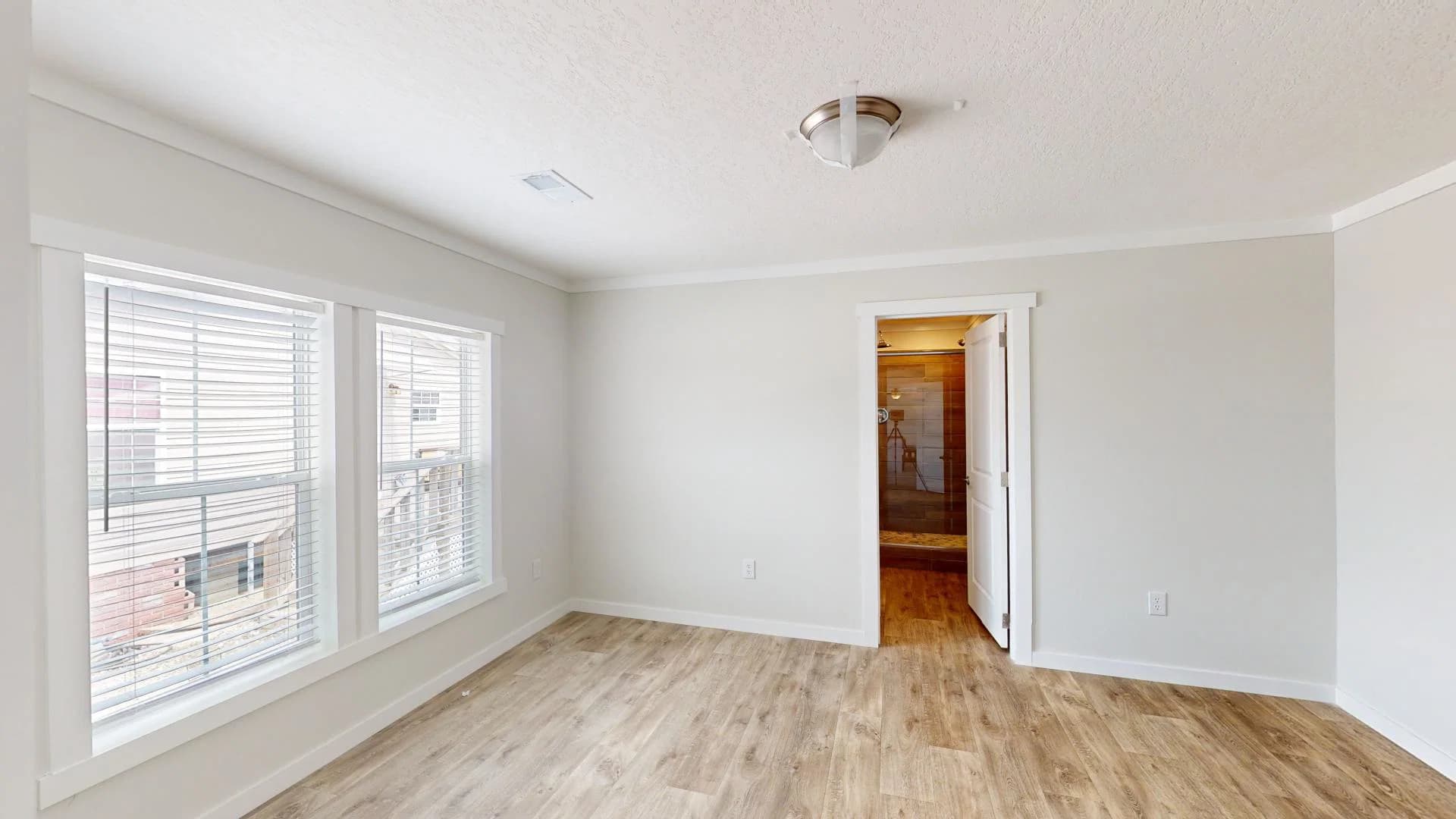 Pri1680-102 bedroom home features