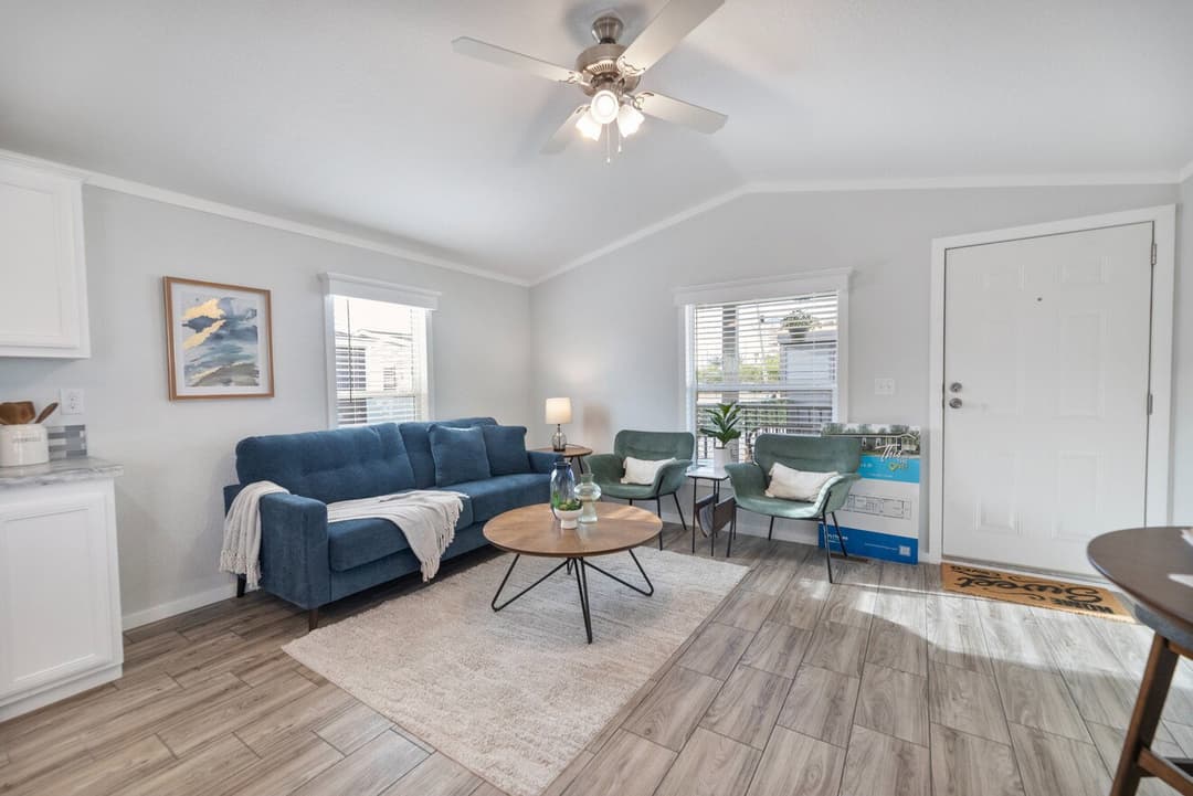 Emerald 16682a interior home features