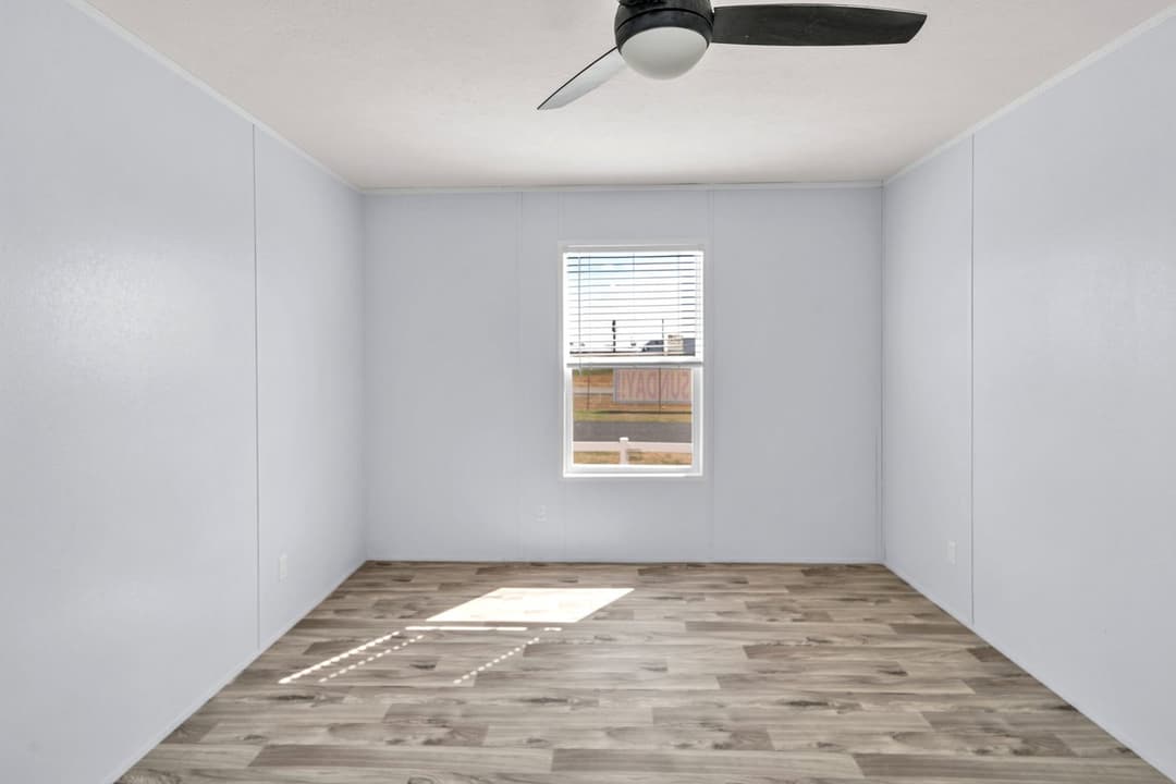 Valu maxx premier 32684f bedroom home features