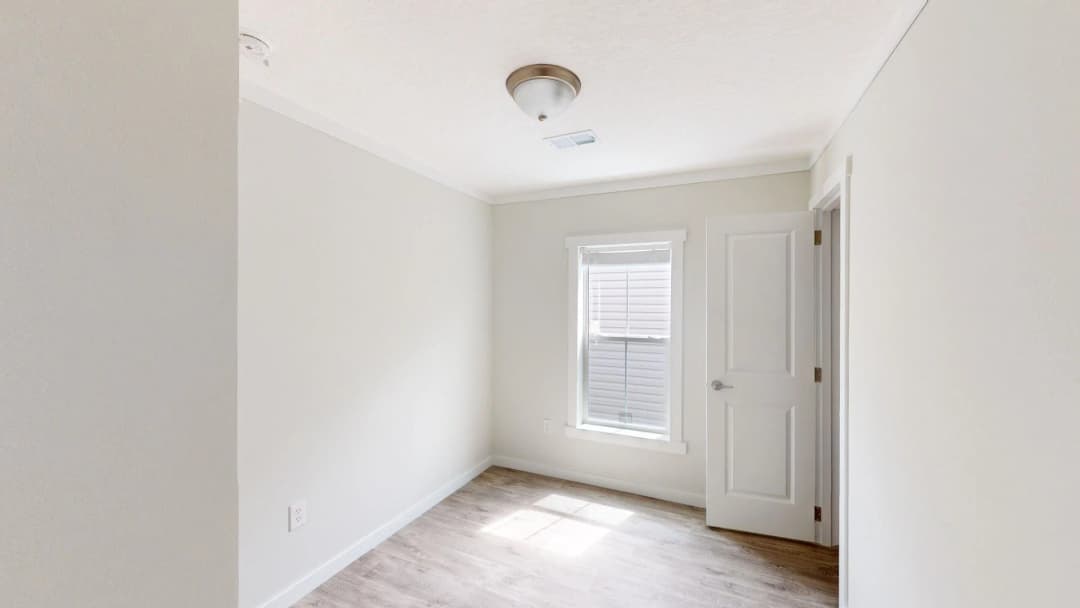 Pri1680-102 bedroom home features