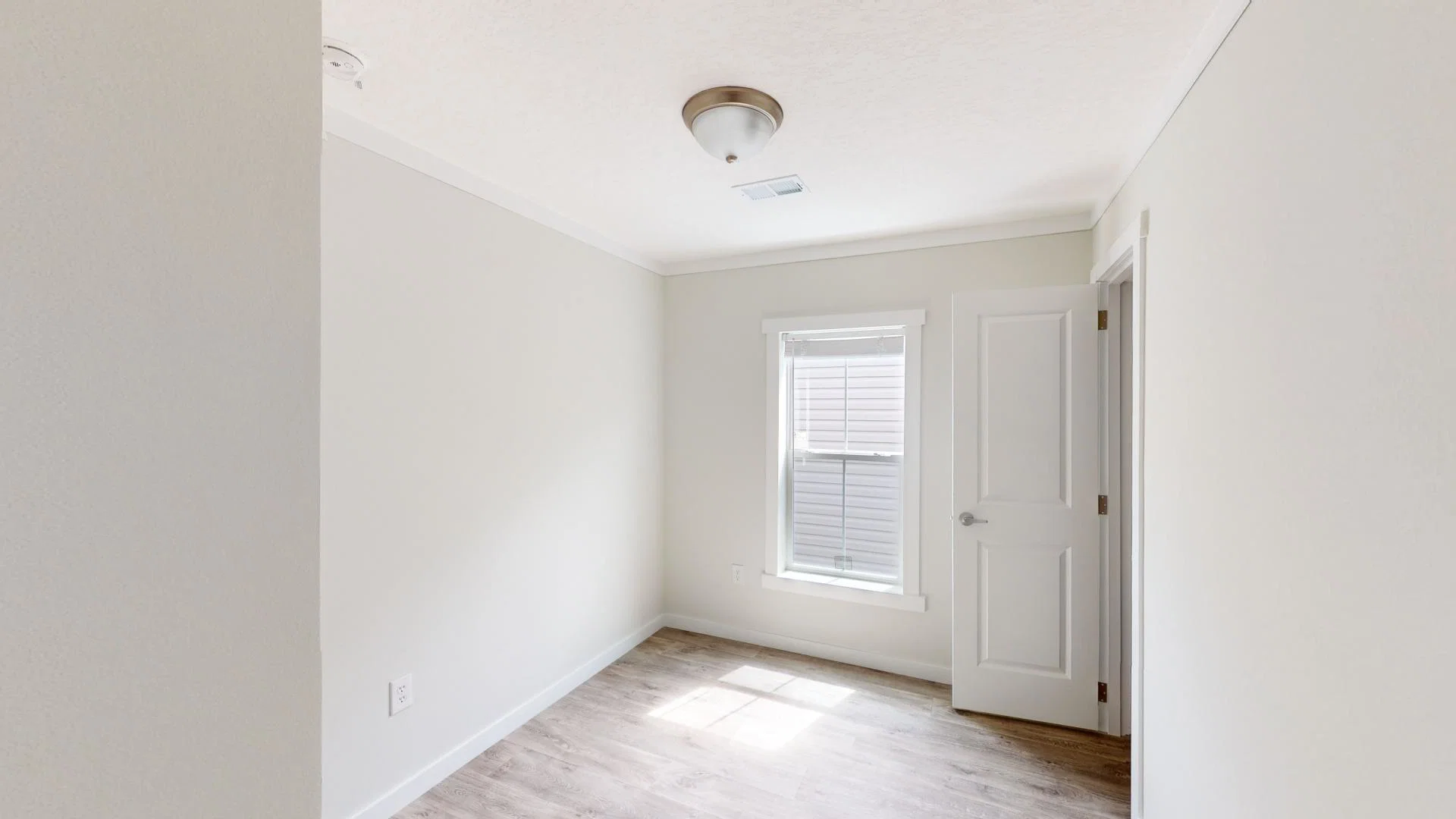 Pri1680-102 bedroom home features