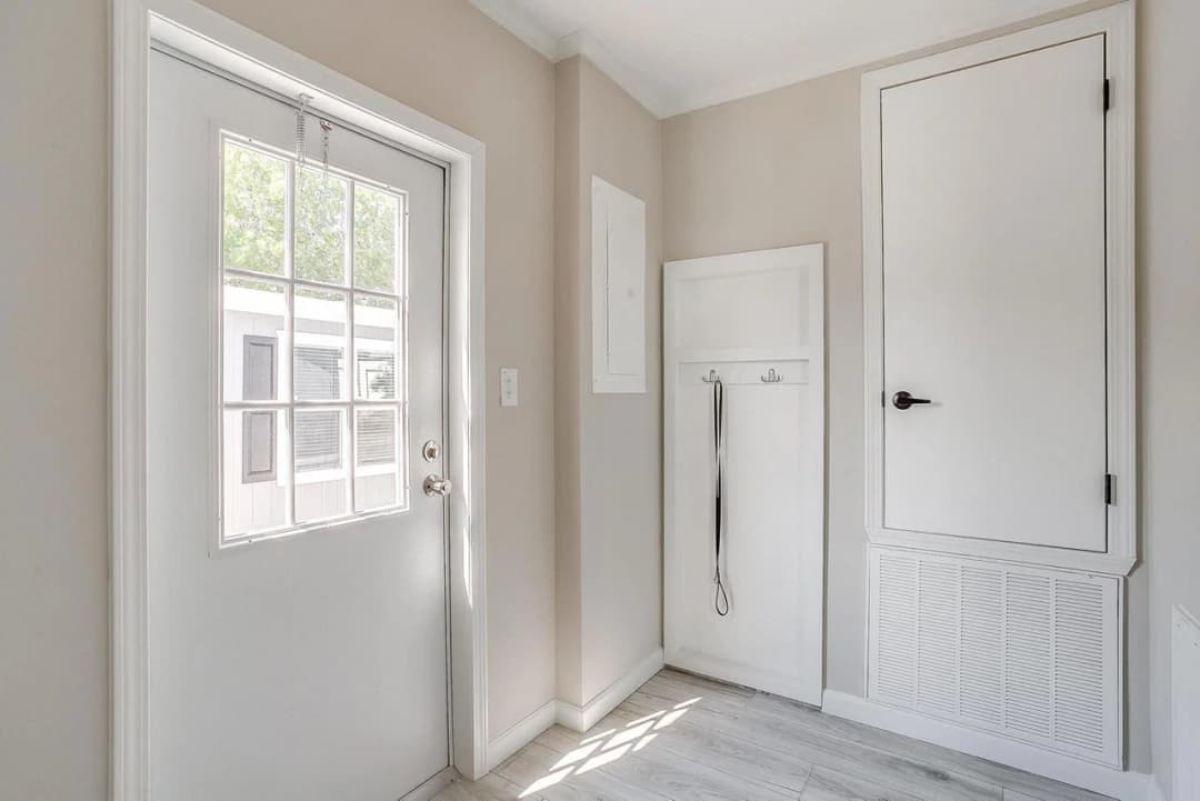 Innovation in2860h32079 interior home features