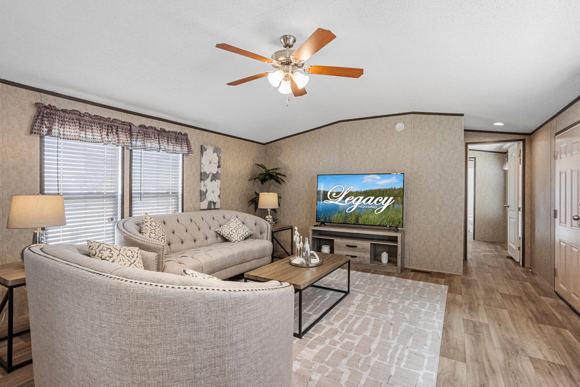 Classic c-1680-32d interior home features