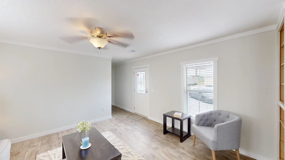 Pri1680-102 interior home features
