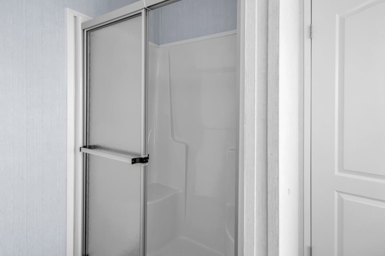 Alamo lite 16763r bathroom home features