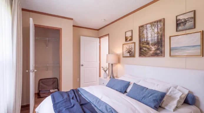 Tide bedroom home features