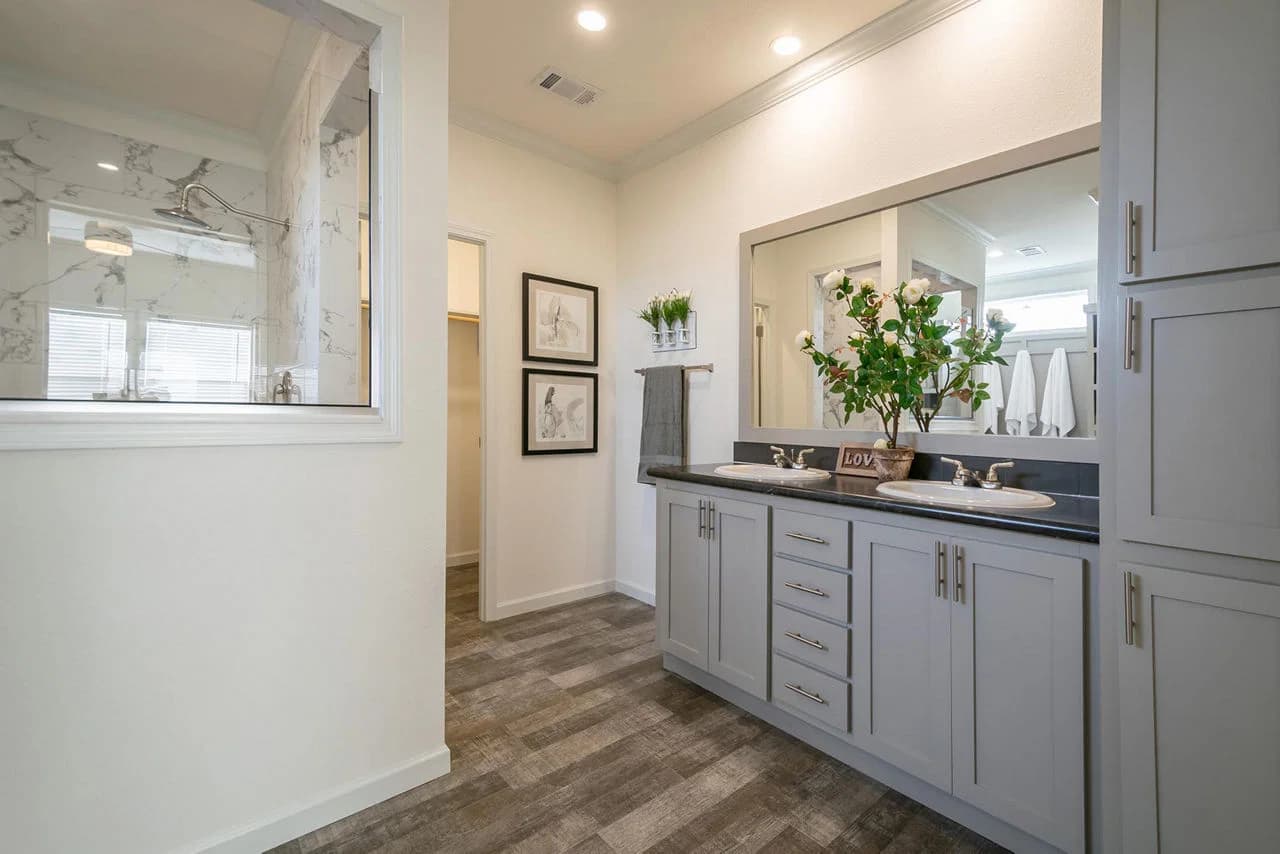 Innovation in3268h32052 bathroom home features