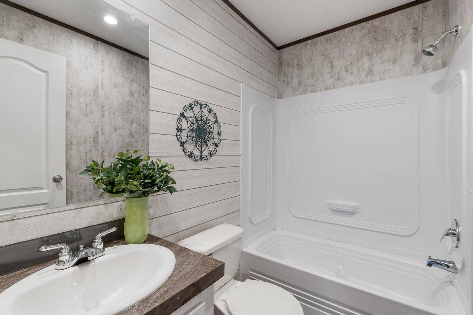 Csd1676p bathroom home features