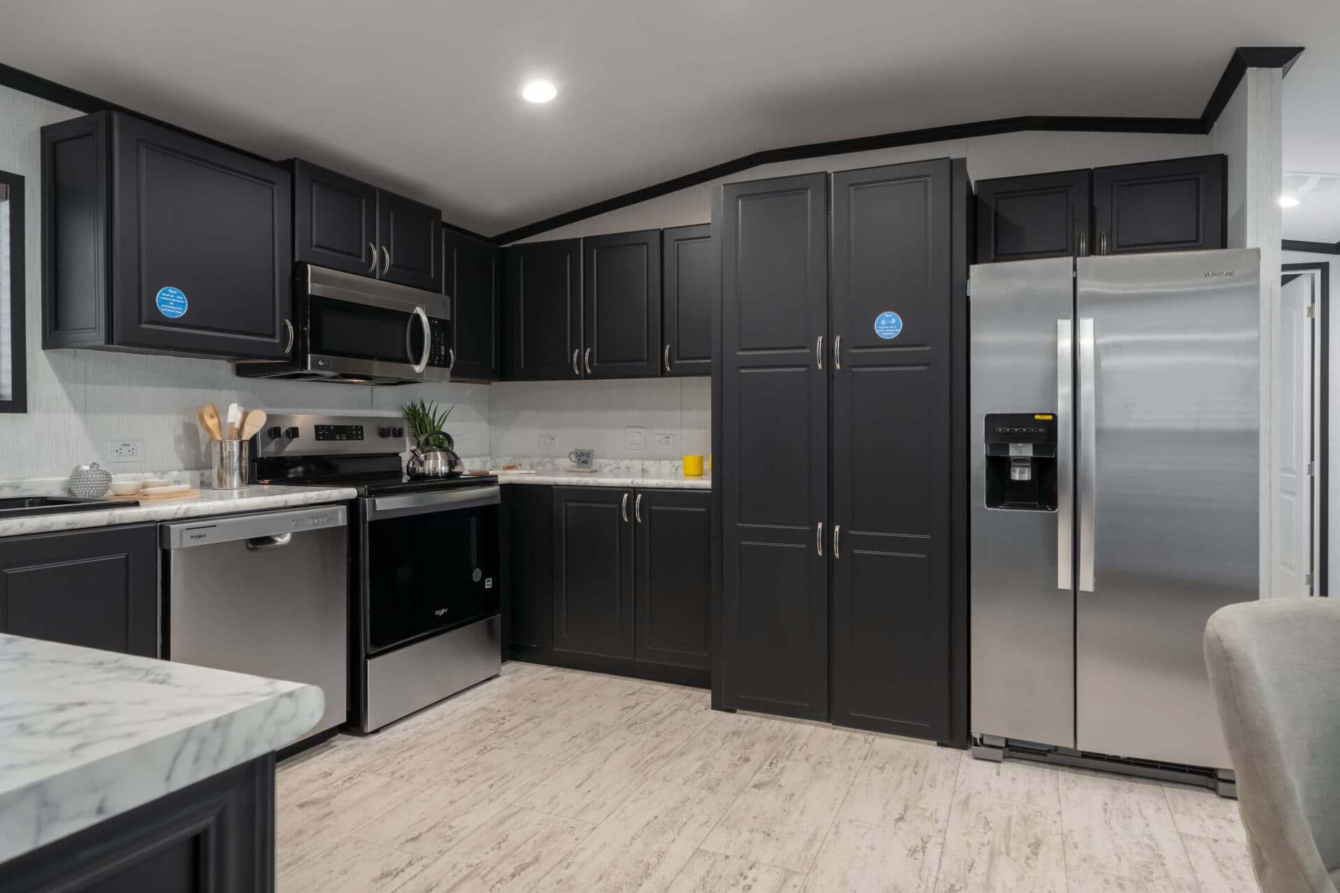 Classic c-1680-32m kitchen home features