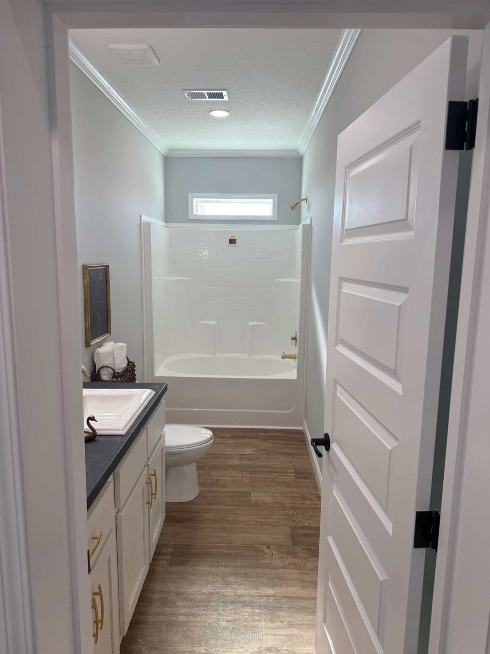 Custom sunshine 2043 lot 16  home features