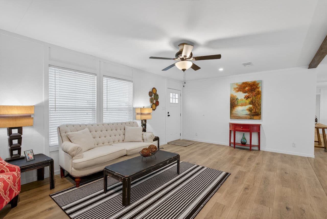 Gateway 2868a interior home features