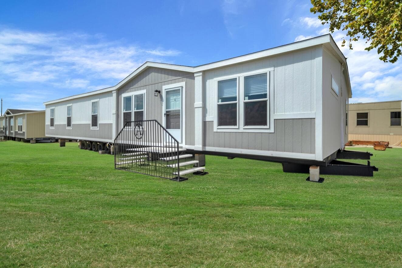 Valu maxx premier 32684f elevation and exterior home features