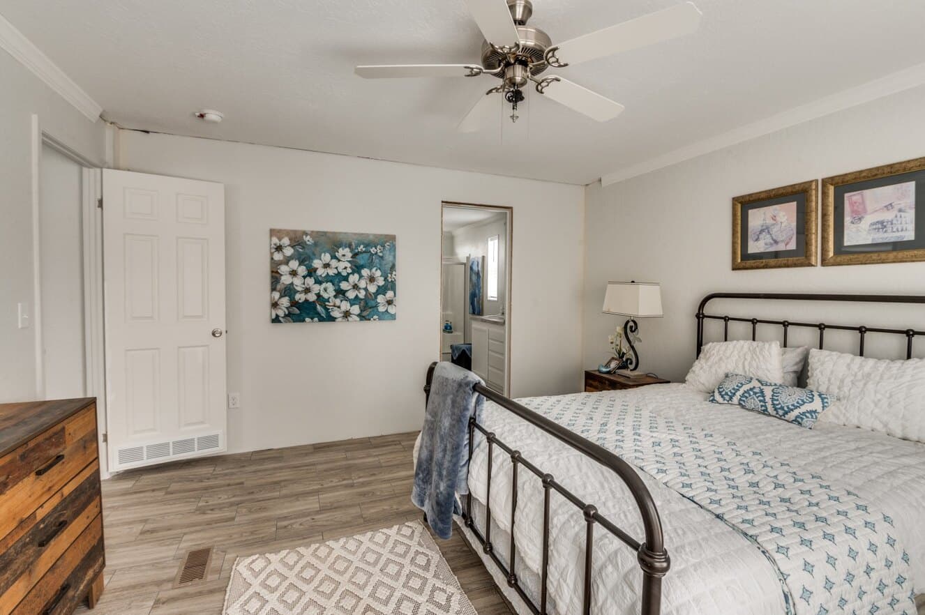 The murphy lot #8 bedroom home features