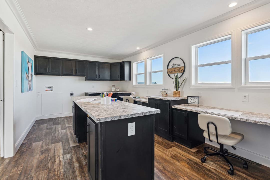 Prairie dune 8978 interior home features