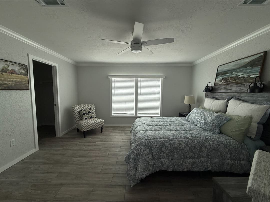 Emerald 28764a bedroom home features