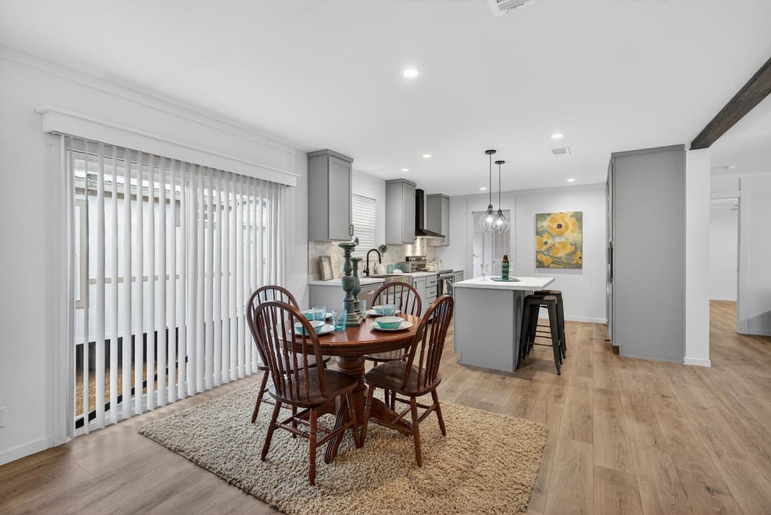 Gateway 2868a interior home features