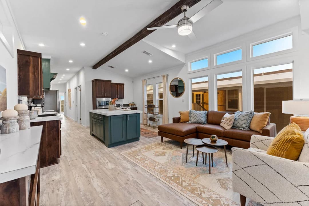 Innovation in1668h22126 interior home features
