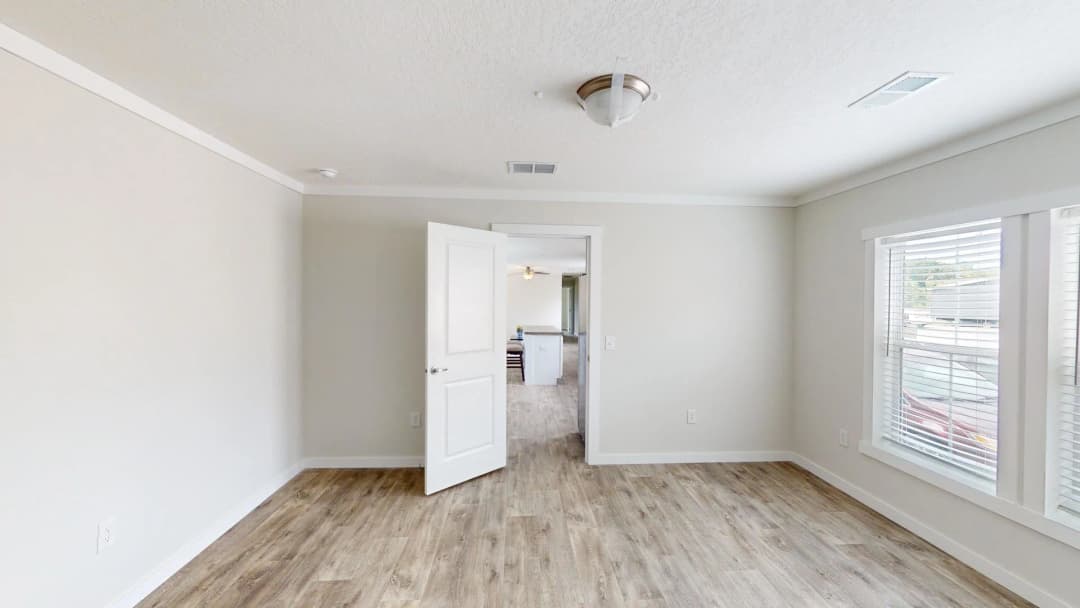 Pri1680-102 bedroom home features