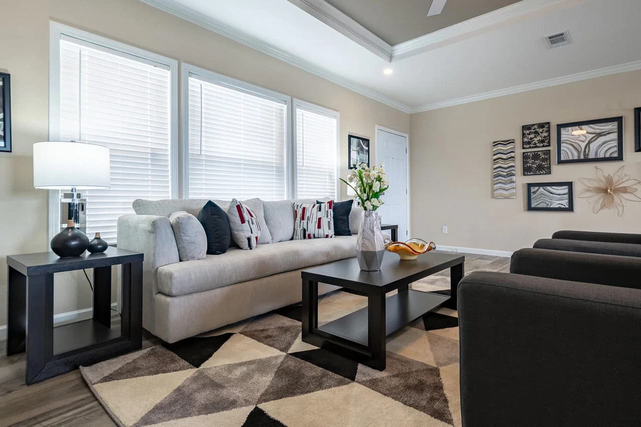 Innovation in3256h32025 interior home features