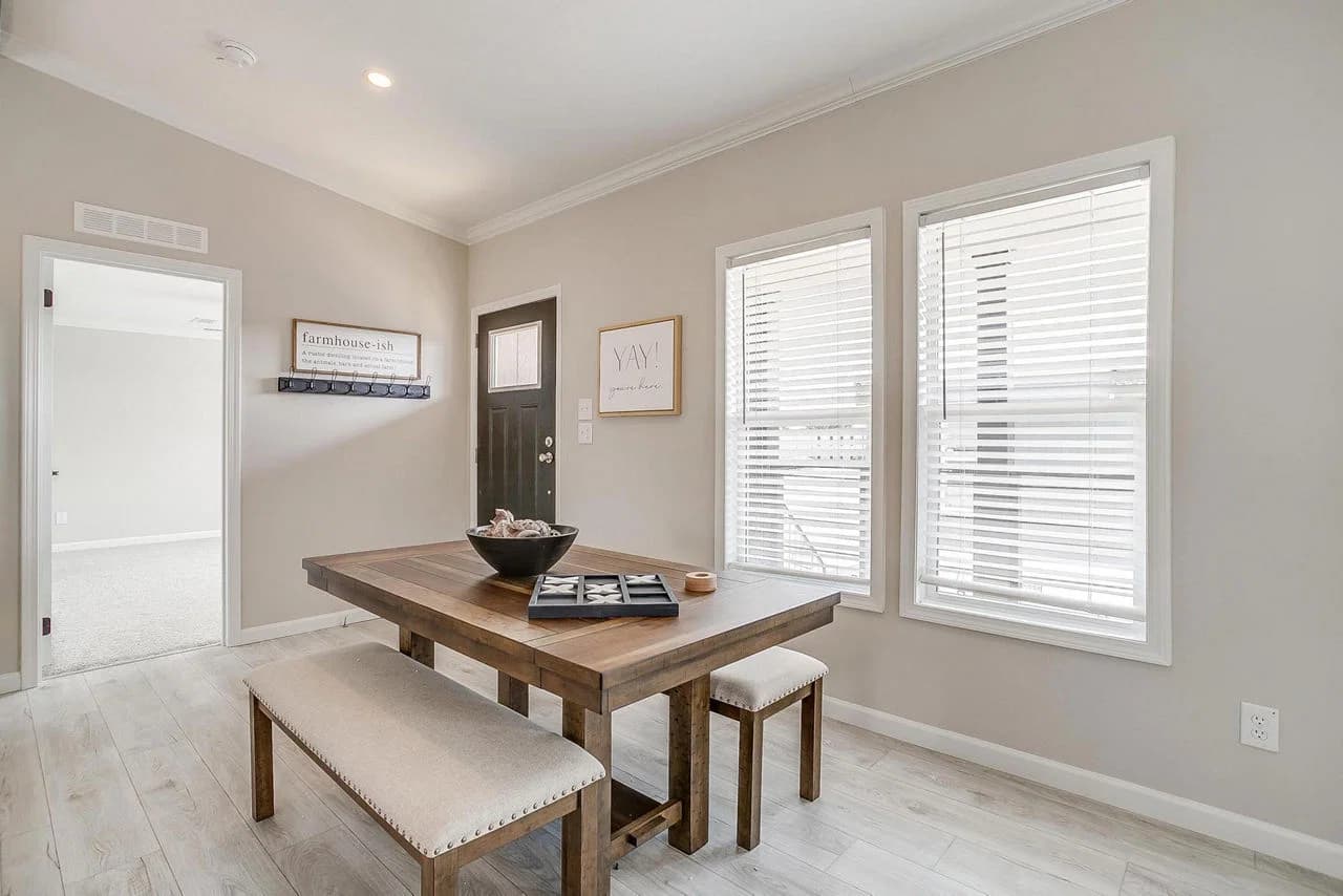 Innovation in2860h32079 interior home features