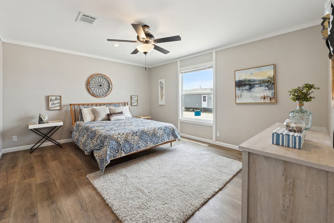Gateway 2856a bedroom home features