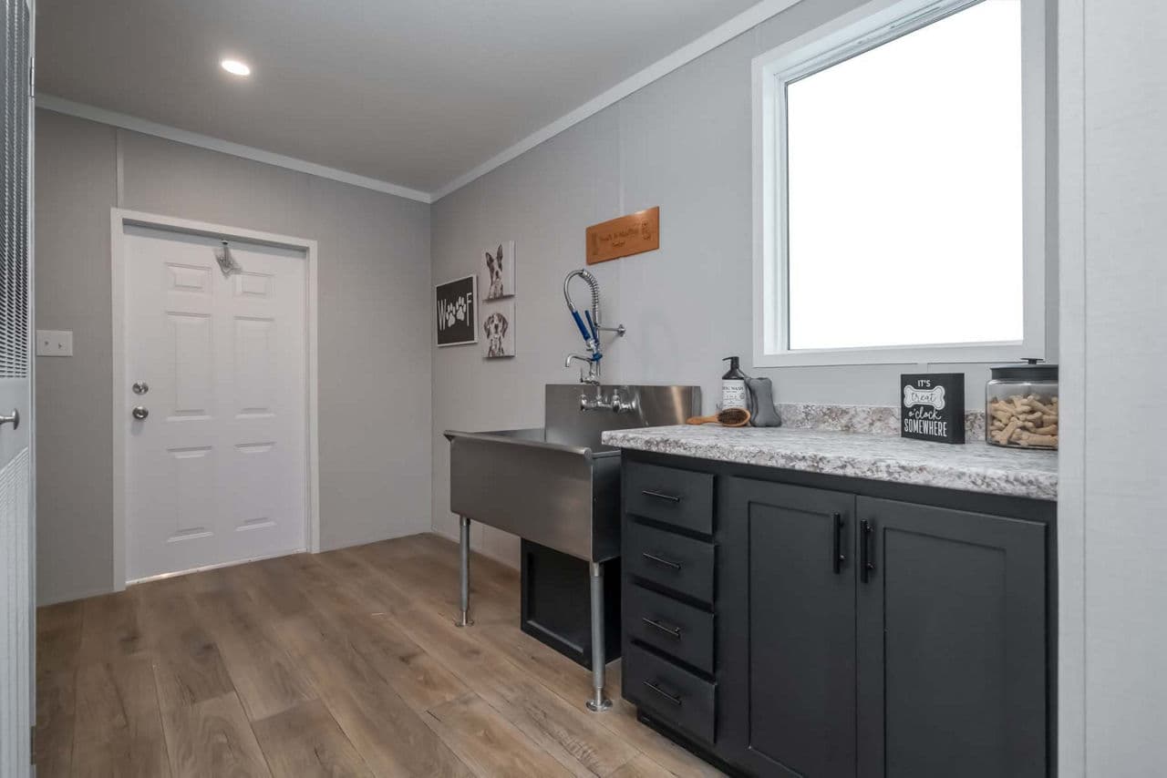 Bourbon lot #27 interior home features