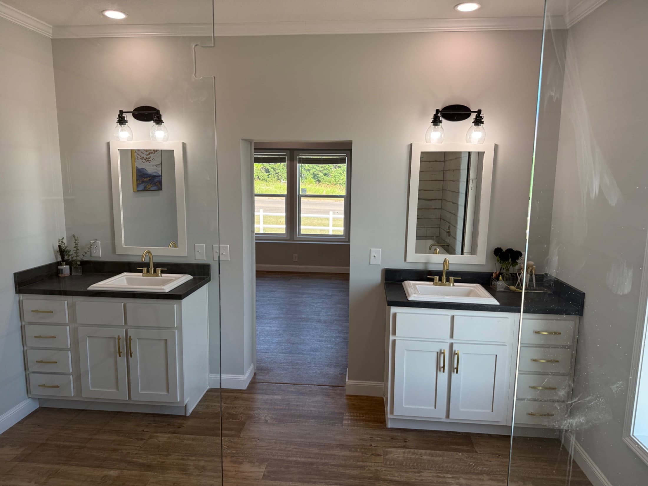 Custom sunshine 2043 lot 16  home features