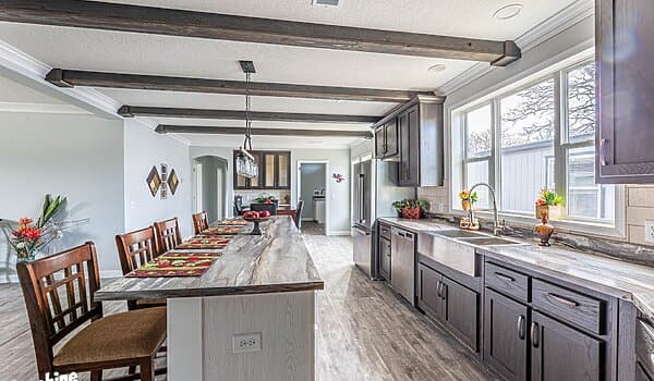 Pri3284-2010 kitchen home features