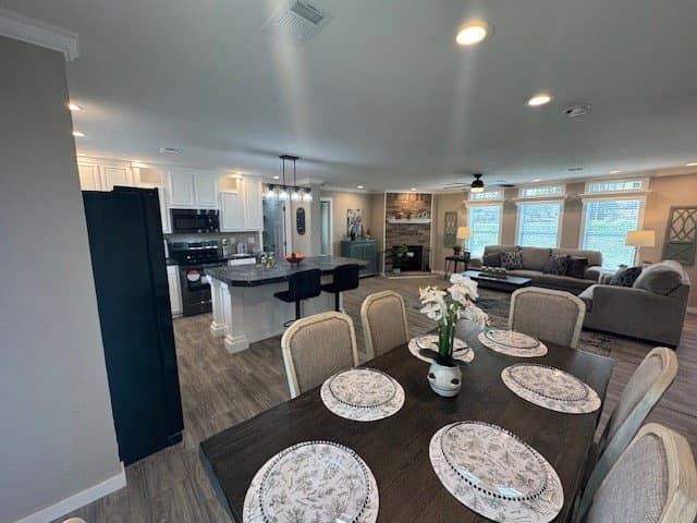 Solitaire 28643a interior home features