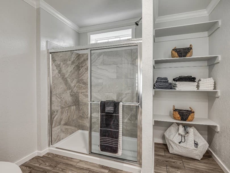 The mason lot #9 bathroom home features