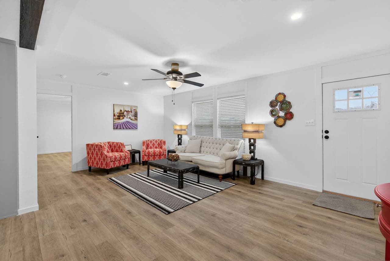 Gateway 2868a interior home features