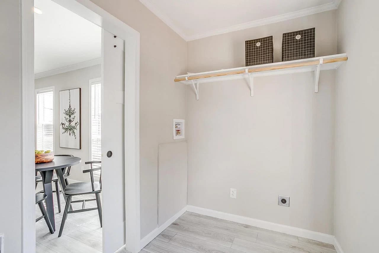 Innovation in2860h32079 interior home features